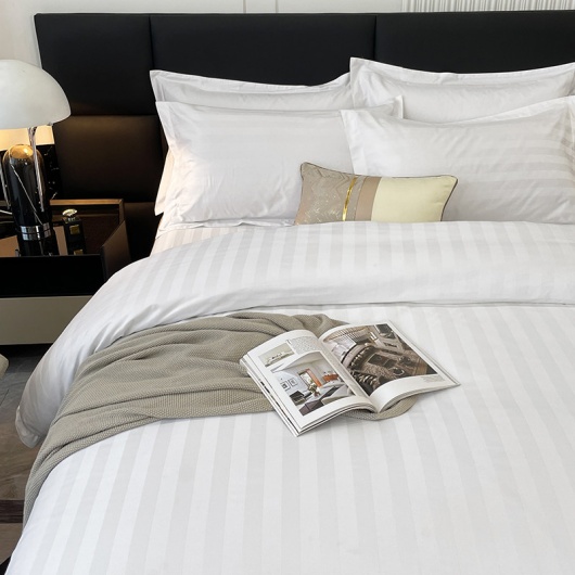 Ulen striped bedding ensemble for 5-star hotel rooms
